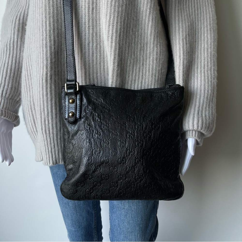 Gucci Black Leather Guccissima GG Embossed Messenger Crossbody Bag Unisex Zip